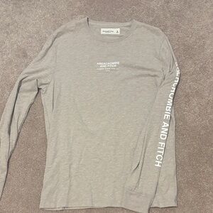 Abercrombie & Fitch Light Gray Long Sleeve Tee